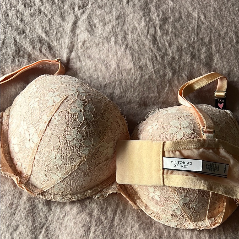 Victoria's Secret Cream Lace T-Shirt Bra